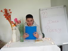 „Niektrzy lubi poezj”