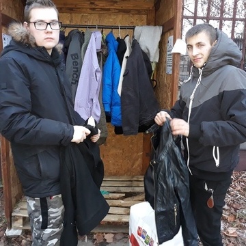 Pocczanie pomagaj potrzebujcym …
