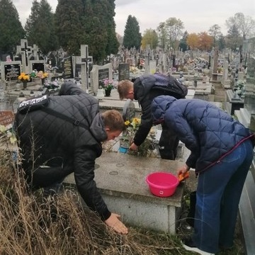 Sprztanie Opuszczonych i Zaniedbanych Grobw