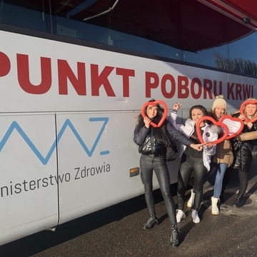 „Oddaj krew, podziel si darem na Walentynki”