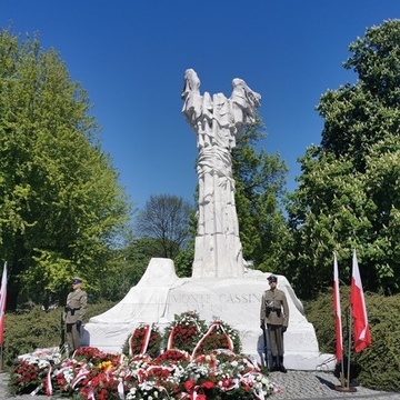„Bo wolno krzyami si mierzy…” 
