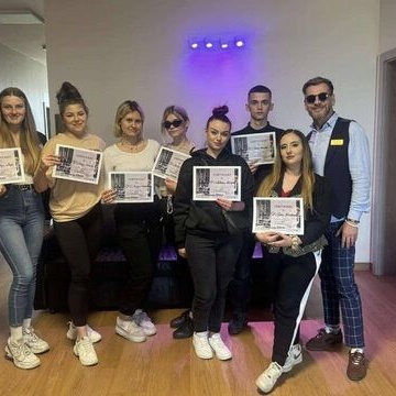 Fryzjer z elementami barberingu w Ostroce