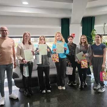 M�odzie� zdobywa cenne umiej�tno�ci podczas szkolenia „Kelner – Barista” w Radomiu