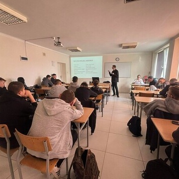 M�odzie� z Wyszkowa o r�wnowadze mi�dzy prac� a rodzin� i profilaktyce wypalenia zawodowego