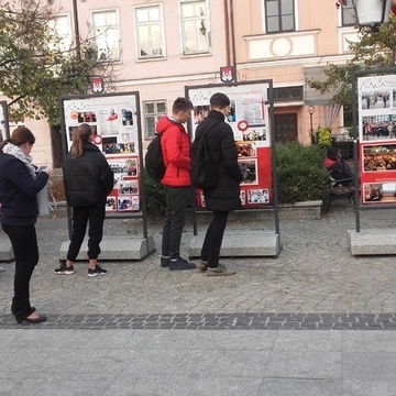 „Pocczanie wituj niepodlego”