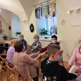 Pomidzy pokoleniami