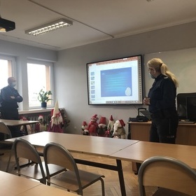 wiadomi i bezpieczni