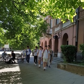 Przyszli do Niego ...