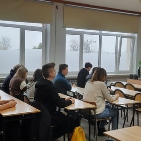 Lekcja edukacyjna z leśnikiem