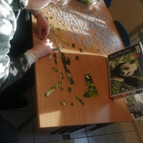 Dzie z puzzlami i amigwkami
