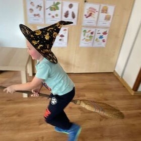 Halloweenowe spotkanie z przedszkolakami w Mawie 