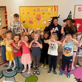 Halloweenowe spotkanie z przedszkolakami w Mawie 