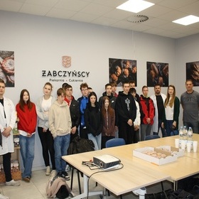 Uczestnicy MCK i 7-18 Hufca Pracy w Garwolinie z wizyt w Piekarni ,,abczyscy”