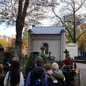Zwiedzanie nekropolii przez uczestnikw Hufca 7-28 HP 