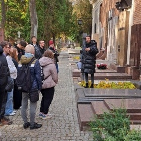 Zwiedzanie nekropolii przez uczestnikw Hufca 7-28 HP 