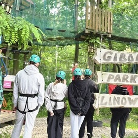 Uczestnicy z Mawy w parku linowym 