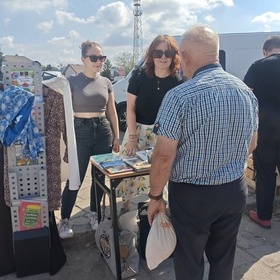  M�odzie� z Ostro��ki uczy si� przedsi�biorczo�ci i pomaga zwierz�tom