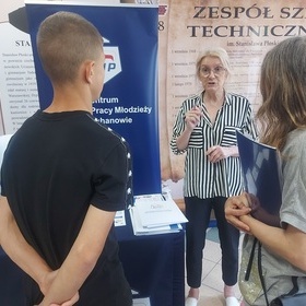Mobilny punkt doradztwa zawodowego, po�rednictwa pracy oraz szkole� zawodowych w Ciechanowie