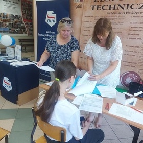 Mobilny punkt doradztwa zawodowego, po�rednictwa pracy oraz szkole� zawodowych w Ciechanowie