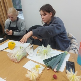 Szkolenie „Carving” – kreatywna sztuka rze�bienia w owocach i warzywach w CEiPM w Ciechanowie