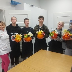 Szkolenie „Carving” – kreatywna sztuka rze�bienia w owocach i warzywach w CEiPM w Ciechanowie