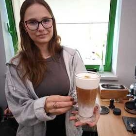 M�odzie� zdobywa cenne umiej�tno�ci podczas szkolenia „Kelner – Barista” w Radomiu