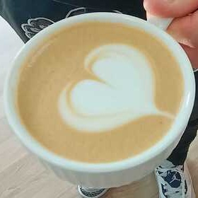 M�odzie� zdobywa cenne umiej�tno�ci podczas szkolenia „Kelner – Barista” w Radomiu