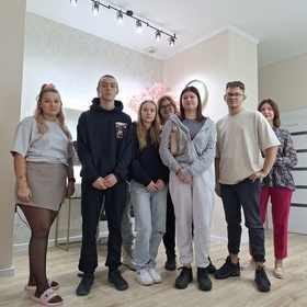 Od nauki zawodu do w�asnego biznesu – wizyta uczni�w z P�ocka w salonie Mateusza G�ralskiego