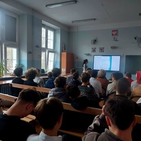 �wi�teczny kiermasz ofert pracy zorganizowany przez MCK przy przy Kickiego 5 w Warszawie 