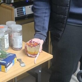Dekoracje DIY: Uczestnicy 7-3 Hufca Pracy w M�awie stworzyli �wieczki zapachowe