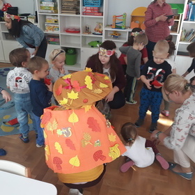 Lec� li�cie z drzew …