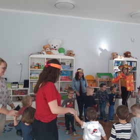 Lec� li�cie z drzew …