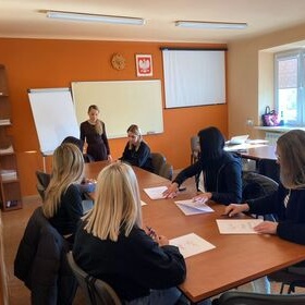 Szkolenie ze stylizacji paznokci, manicure hybrydowego w M�awie