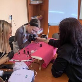 Szkolenie ze stylizacji paznokci, manicure hybrydowego w M�awie