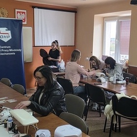 Szkolenie ze stylizacji paznokci, manicure hybrydowego w M�awie