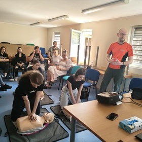 Kurs pierwszej pomocy przedmedycznej w Hufcu Pracy 7-5 w Ciechanowie