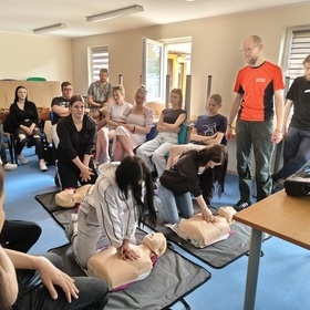 Kurs pierwszej pomocy przedmedycznej w Hufcu Pracy 7-5 w Ciechanowie