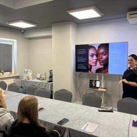Kosmetyczka z elementami wiza�u: Kurs w Centrum Edukacji i Pracy M�odzie�y w Radomiu