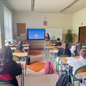 Przysz�o�� zaczyna si� dzi�: �smoklasi�ci z Kozienic poznali mo�liwo�ci, jakie daje OHP 